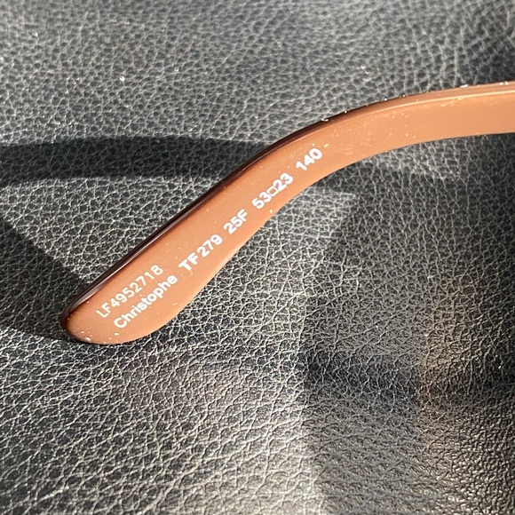 Tom Ford with Tom Ford case. White Christophe. No scratches on lens. Look new. - Picture 7 of 9